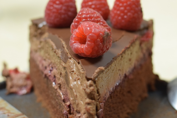 Čoko-čokoládový dort s malinovým rozvarem