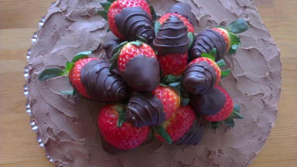 Raw čoko-jahodový dort