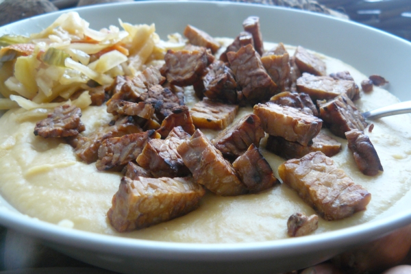 Hrachová kaše s tempehem